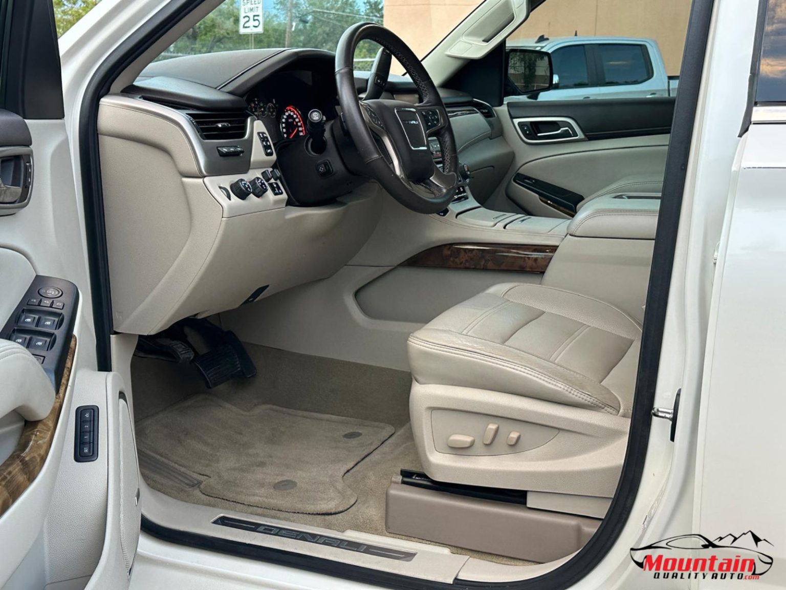 2015 GMC Yukon Denali - Photo 10