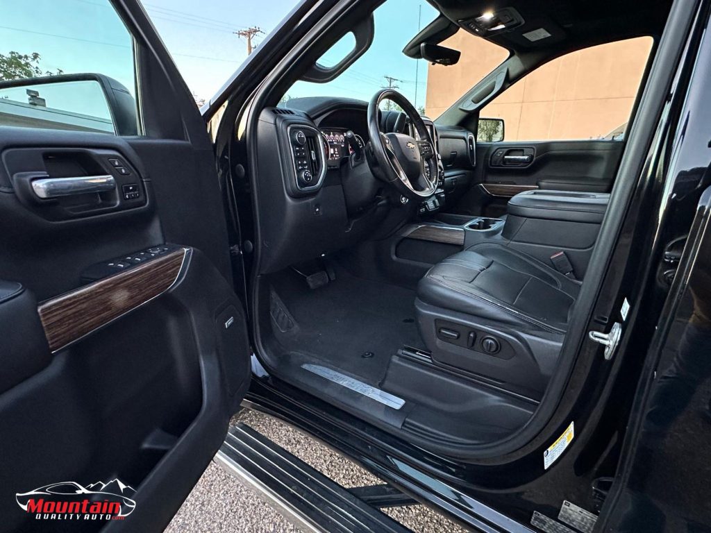 11.-Interior Driver Front