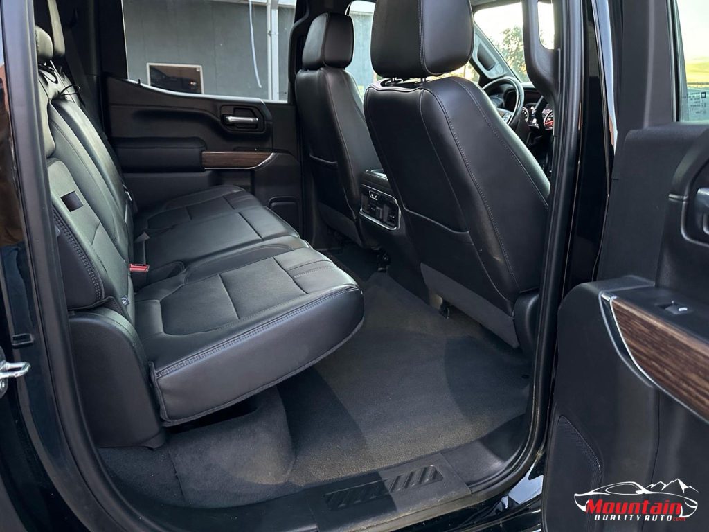 13.-Interior Passanger Rear