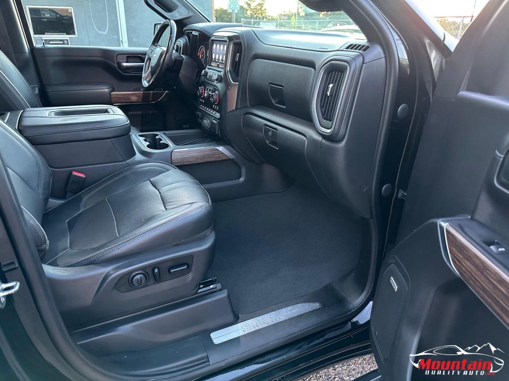 14.-Interior Passanger Front