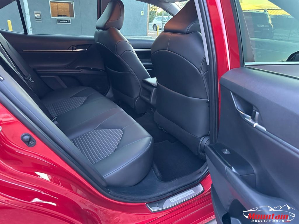 15.-Interior Rear Passanager Side