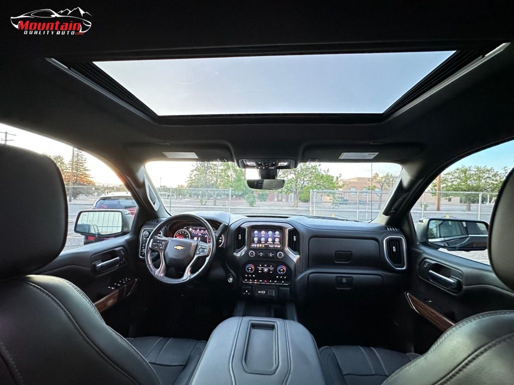 16.-Interior Front Panoramic