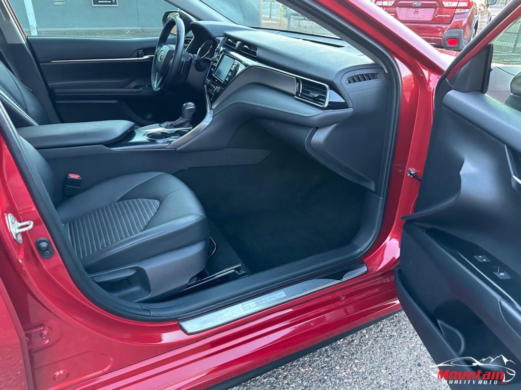 16.-Interior Front Passanger Side