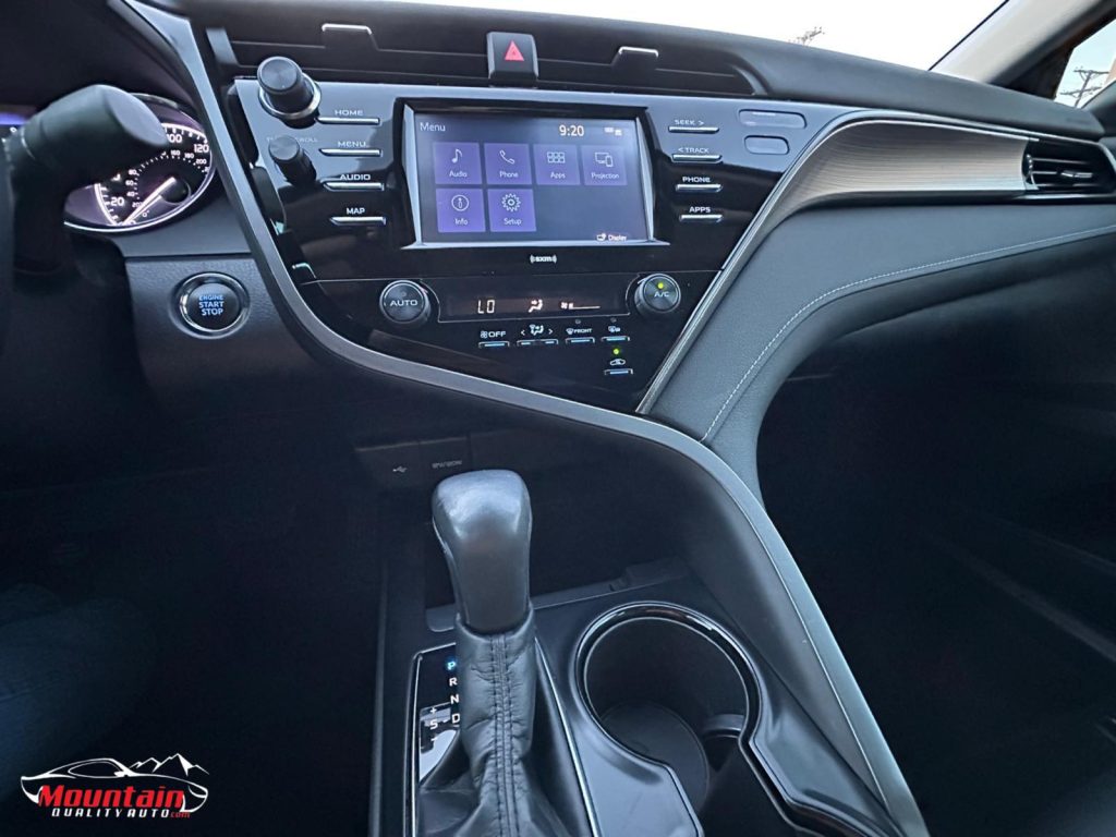 19.-Center Console and Stereo