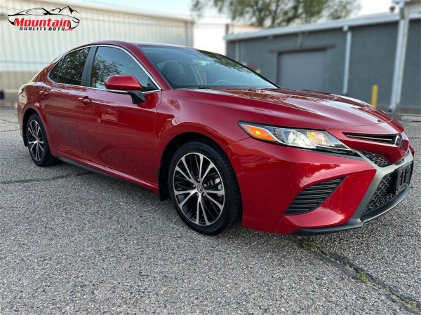 2020 TOYOTA CAMRY SE